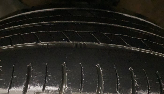 2018 Hyundai Elite i20 ASTA 1.2, Petrol, Manual, 24,455 km, Left Front Tyre Tread