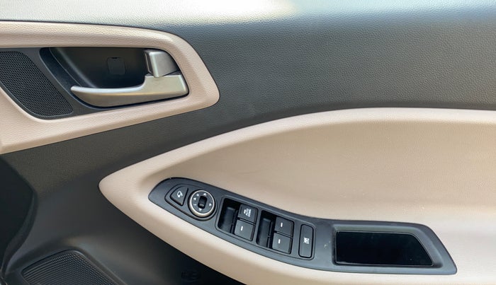 2018 Hyundai Elite i20 ASTA 1.2, Petrol, Manual, 24,455 km, Driver Side Door Panels Control