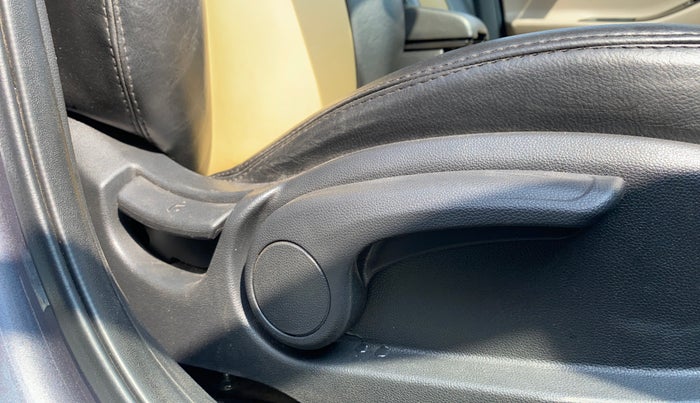 2018 Hyundai Elite i20 ASTA 1.2, Petrol, Manual, 24,455 km, Driver Side Adjustment Panel