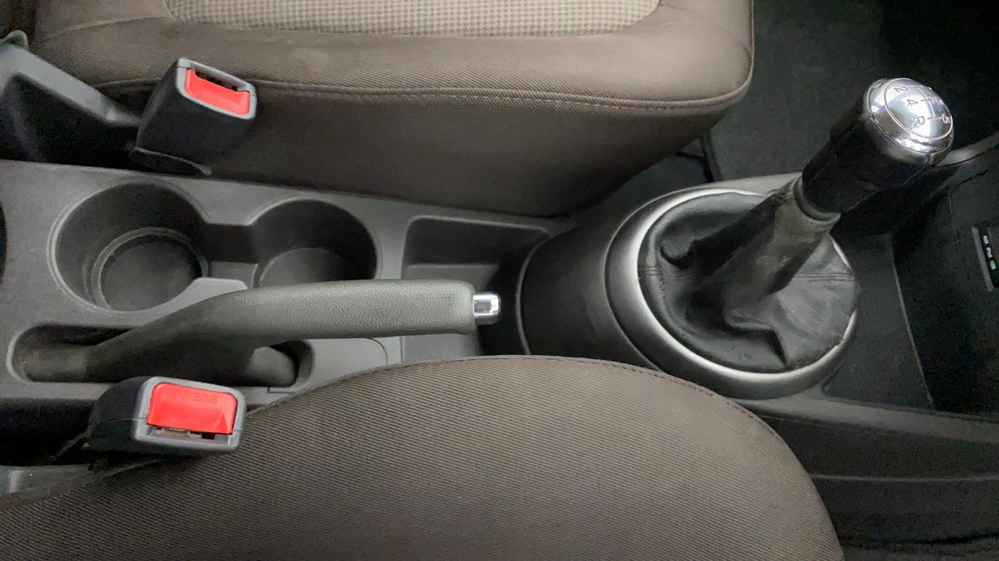 2013 Hyundai i20 ASTA 1.2, Petrol, Manual, 21,809 km, Gear Lever