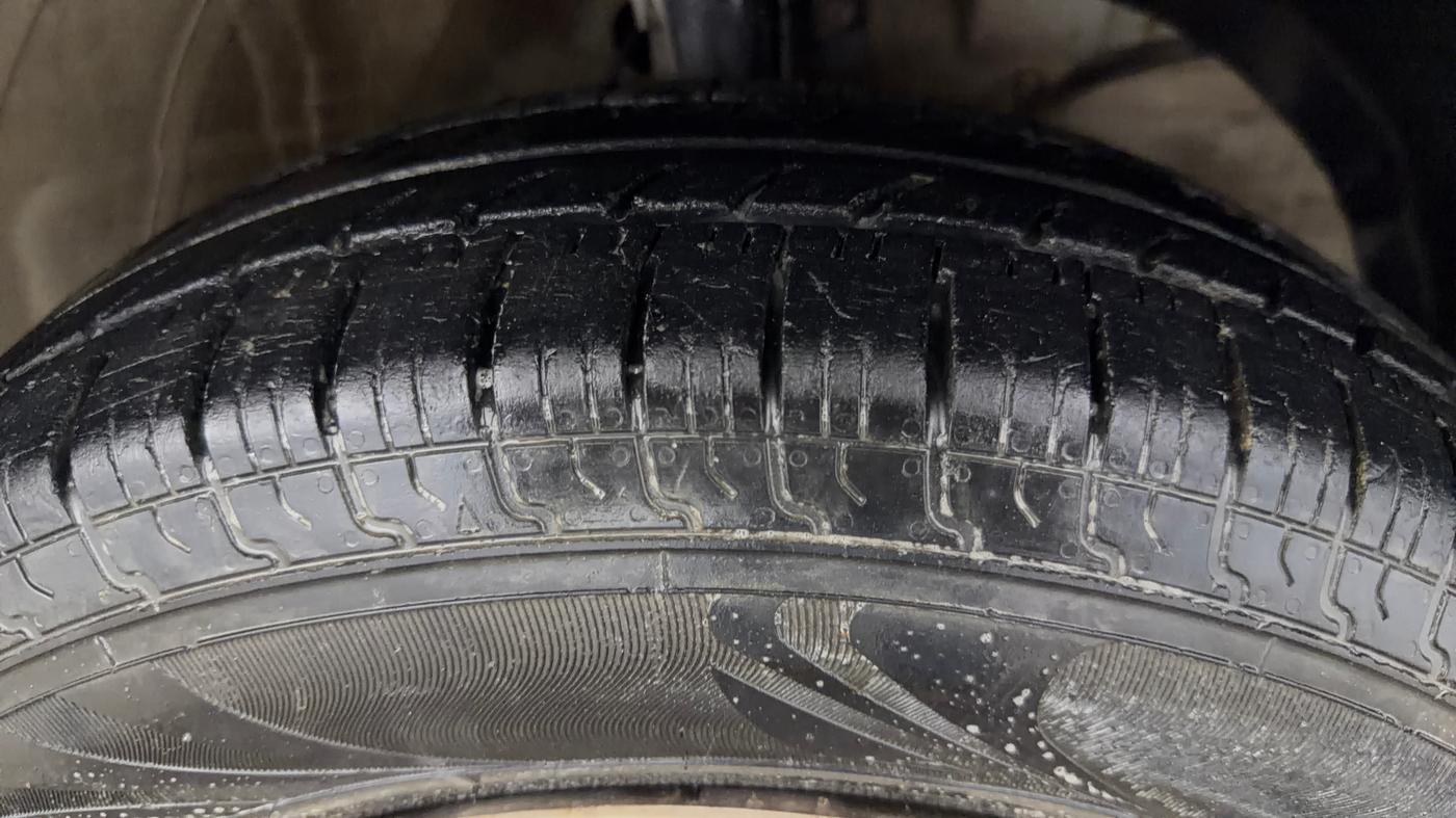 2020 Maruti Swift LXI, Petrol, Manual, 50,433 km, Right Front Tyre Tread