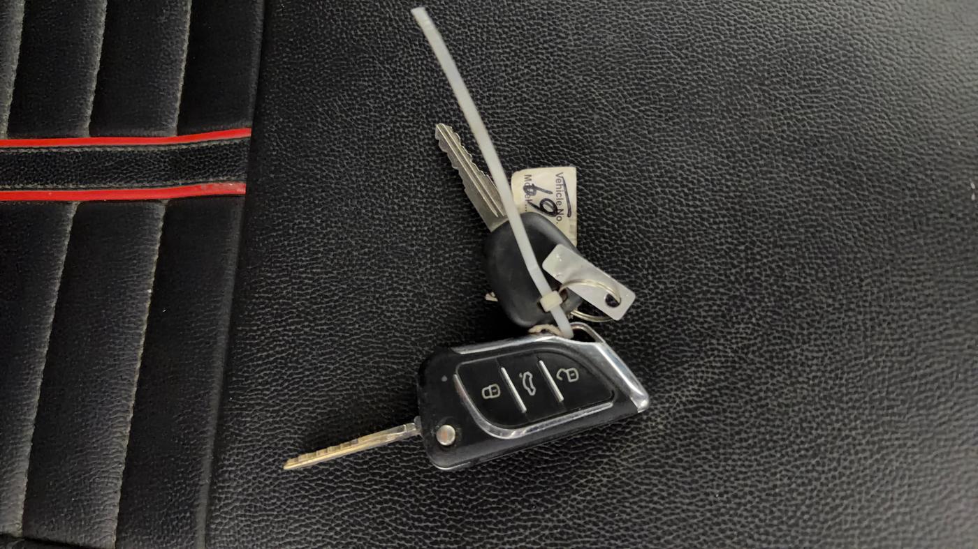 2020 Maruti Swift LXI, Petrol, Manual, 50,433 km, Key Close Up