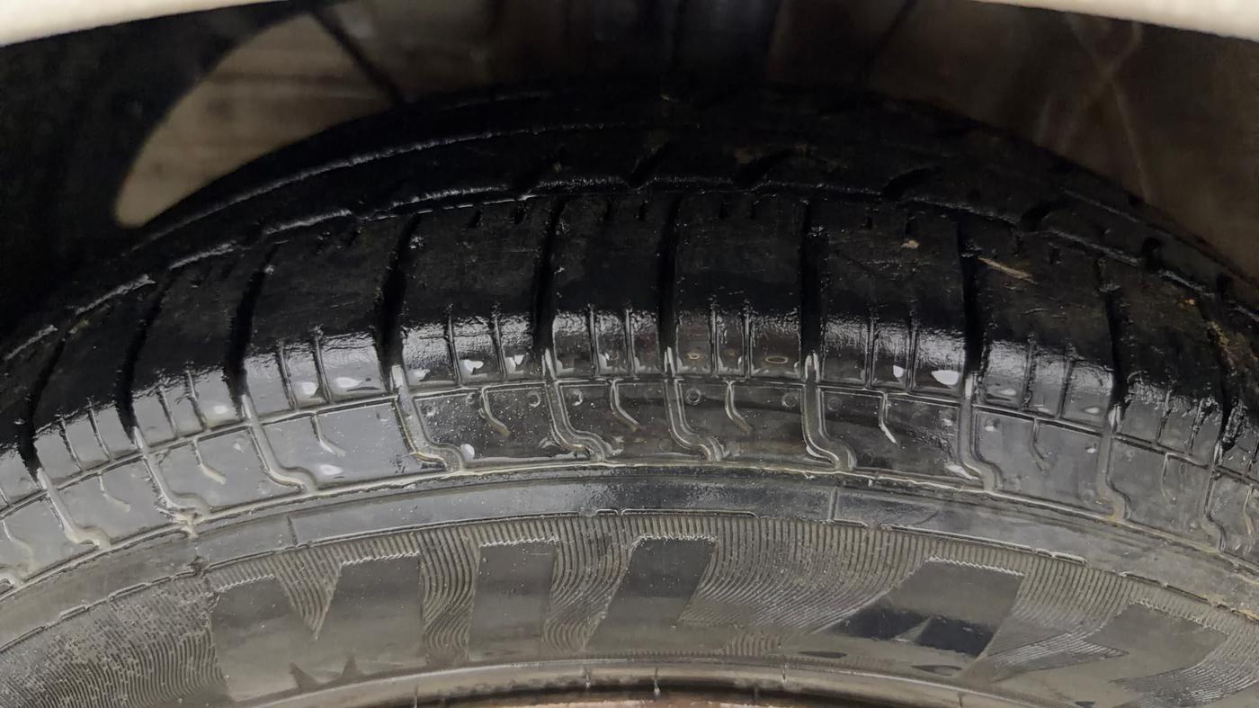 2020 Maruti Swift LXI, Petrol, Manual, 50,433 km, Left Front Tyre Tread