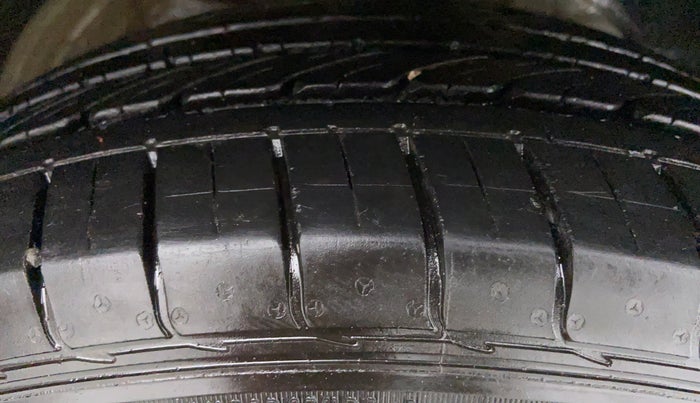 2019 MG HECTOR SHARP DCT PETROL, Petrol, Automatic, 7,432 km, Right Front Tyre Tread