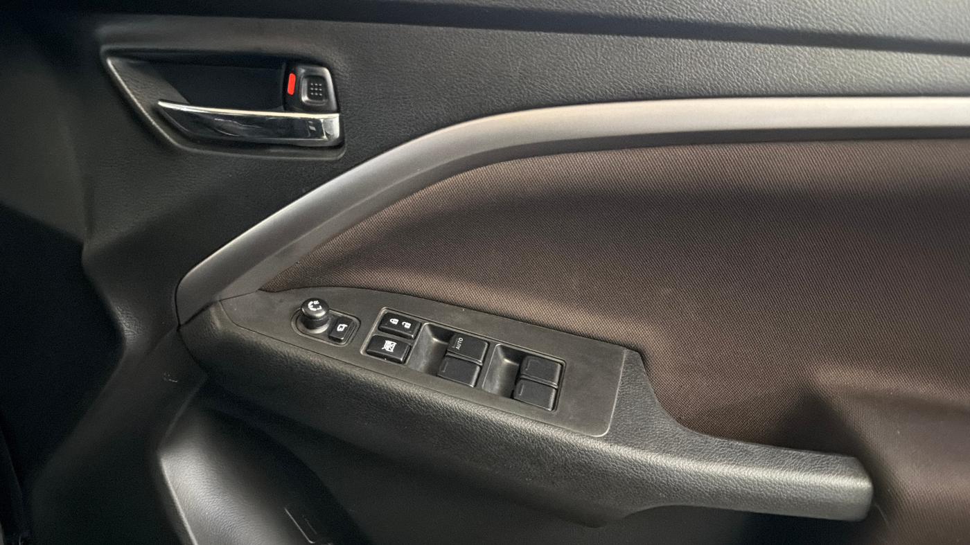 2024 Maruti BREZZA ZXI S-CNG, CNG, Manual, 15,877 km, Driver Side Door Panels Control