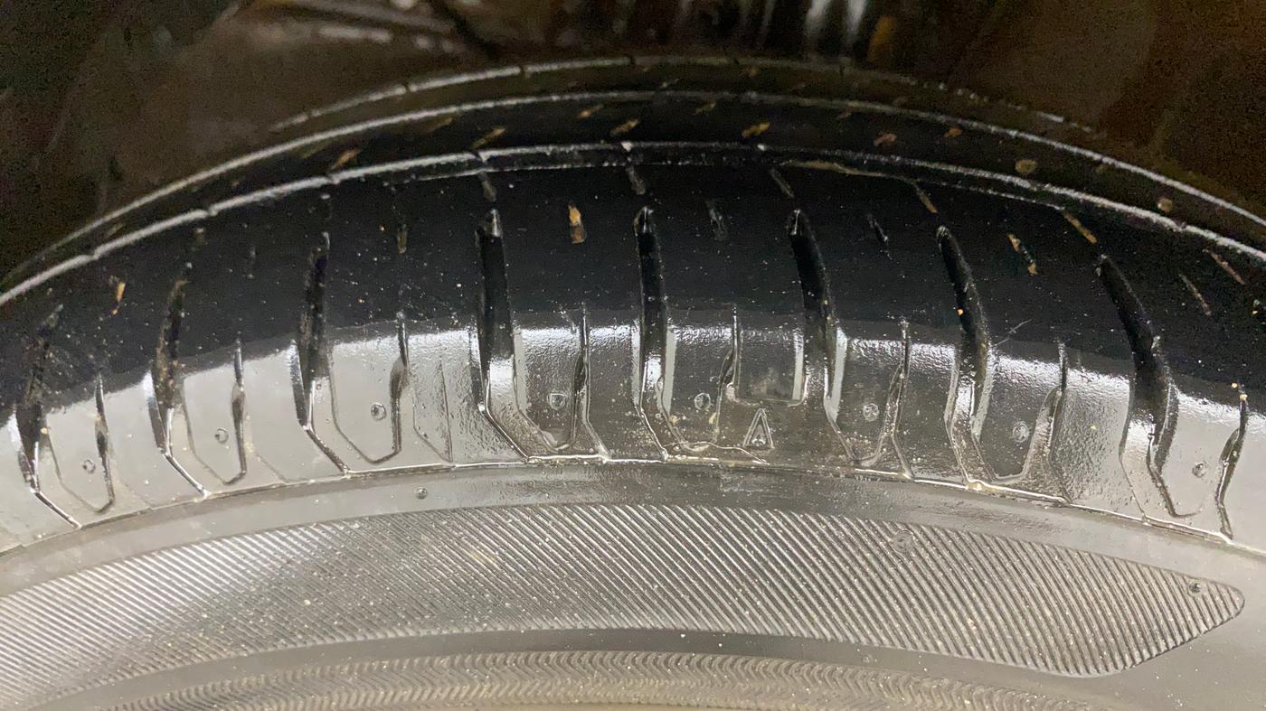 2023 Maruti Ertiga ZXI (O) CNG, CNG, Manual, 80,552 km, Left Front Tyre Tread