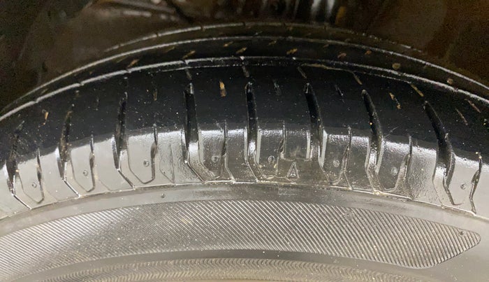 2023 Maruti Ertiga ZXI (O) CNG, CNG, Manual, 80,424 km, Left Front Tyre Tread