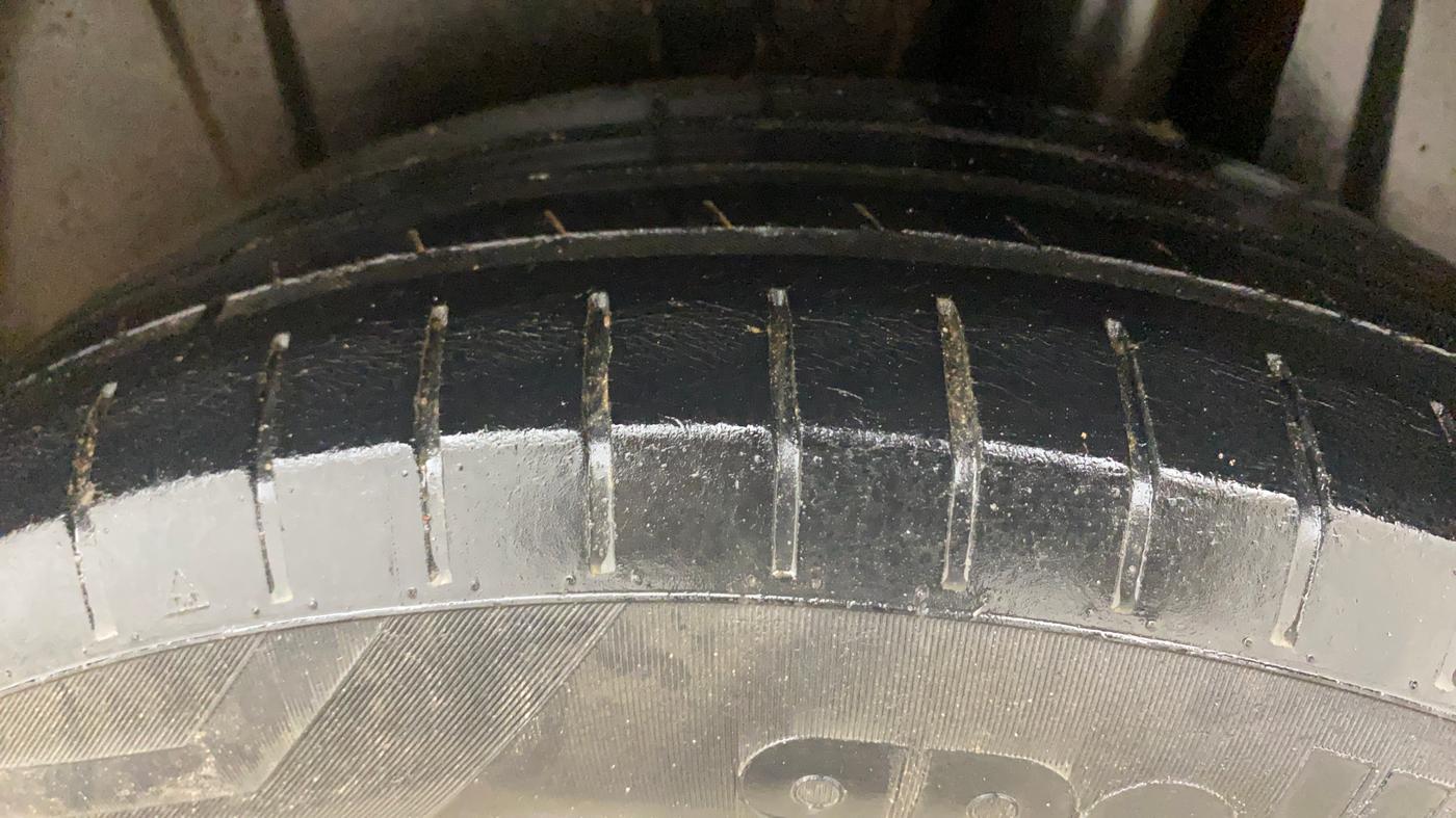 2023 Maruti Ertiga ZXI (O) CNG, CNG, Manual, 80,552 km, Left Rear Tyre Tread