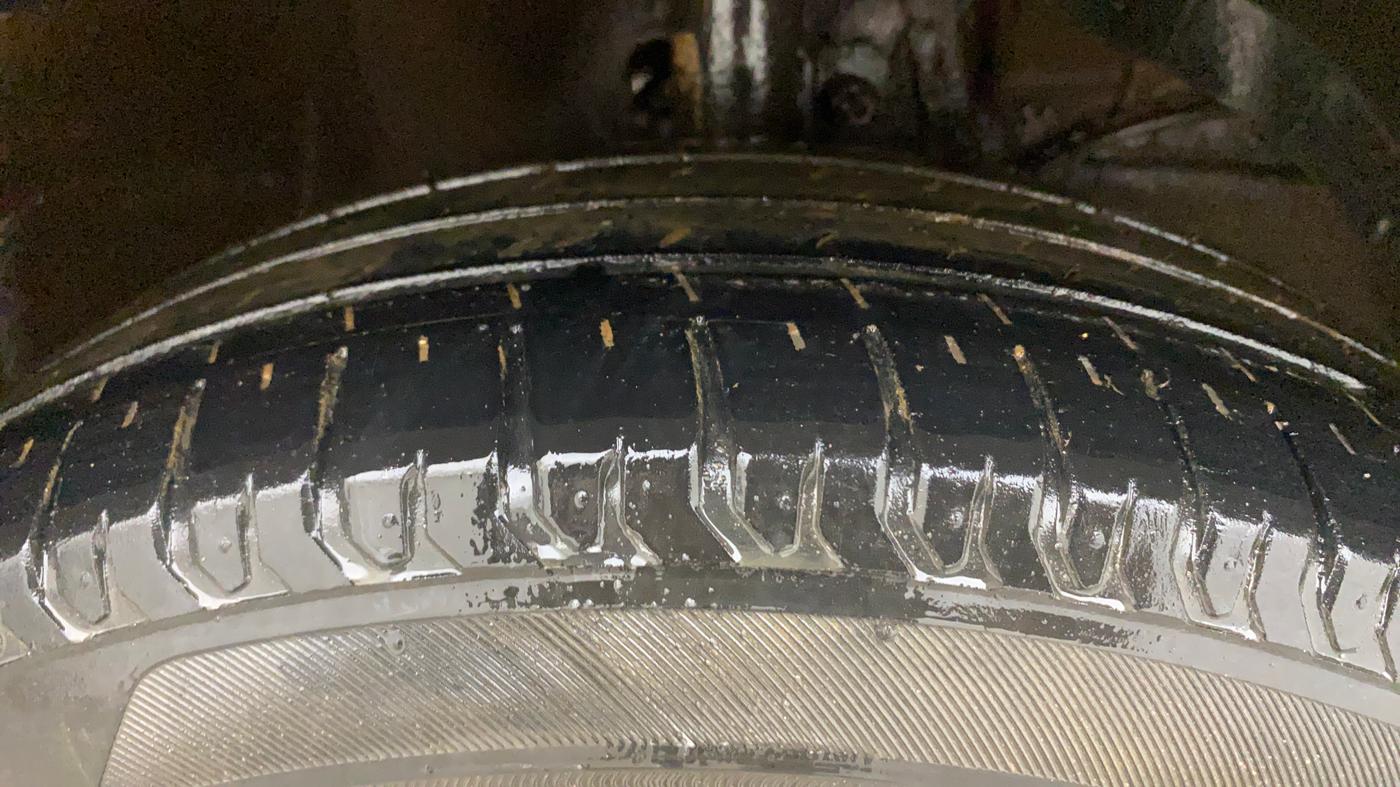 2023 Maruti Ertiga ZXI (O) CNG, CNG, Manual, 80,552 km, Right Front Tyre Tread