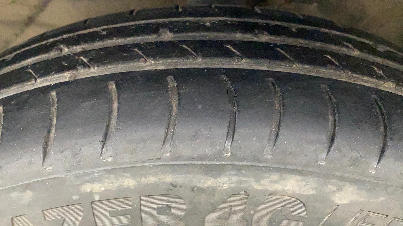2017 Maruti Wagon R 1.0 LXI CNG, CNG, Manual, 71,906 km, Left Front Tyre Tread