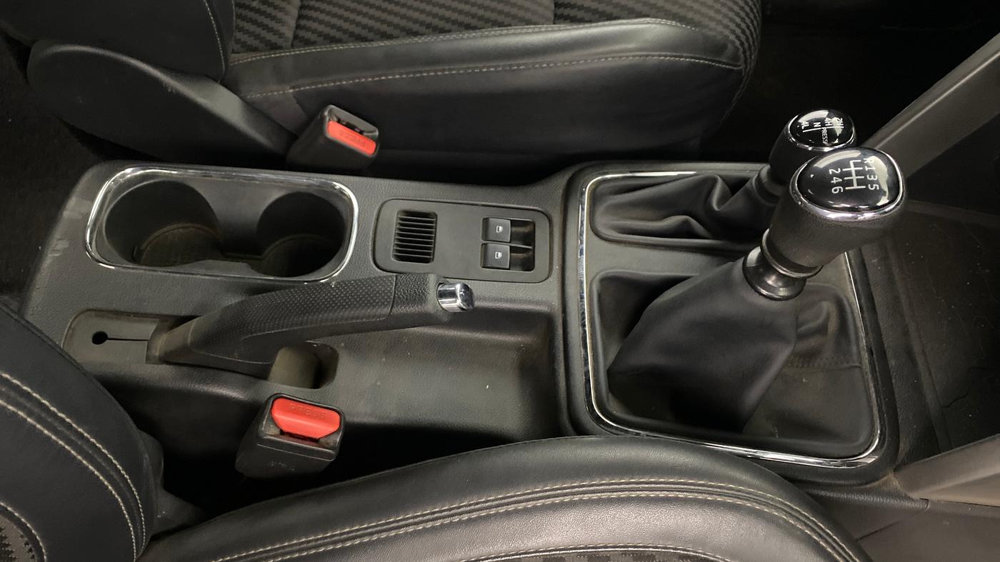 2023 Mahindra Thar LX HT PETROL 4WD MT, Petrol, Manual, 25,666 km, Gear Lever