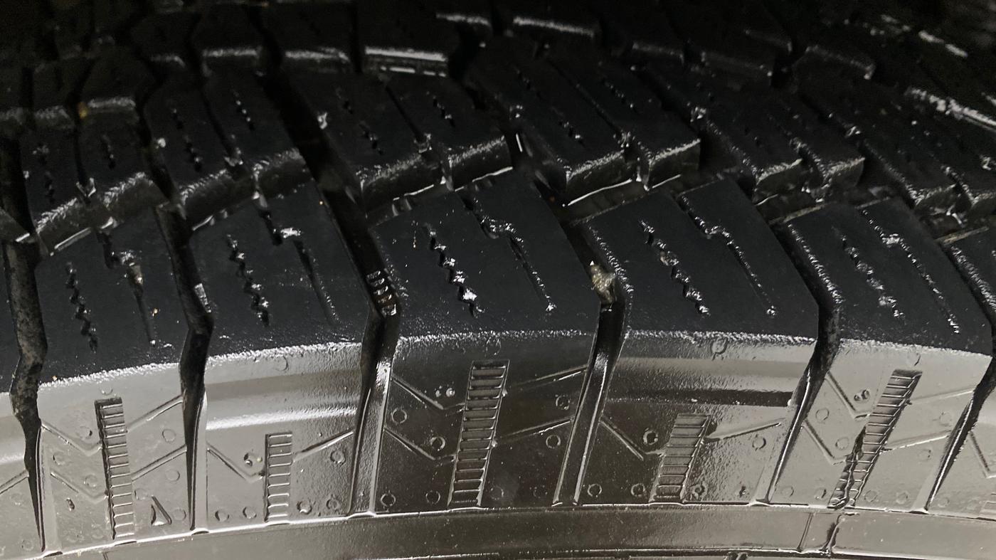 2023 Mahindra Thar LX HT PETROL 4WD MT, Petrol, Manual, 25,666 km, Right Front Tyre Tread