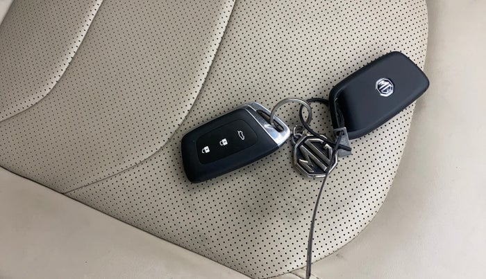 2022 MG HECTOR SHARP 1.5 PETROL CVT, Petrol, Automatic, 28,949 km, Key Close Up