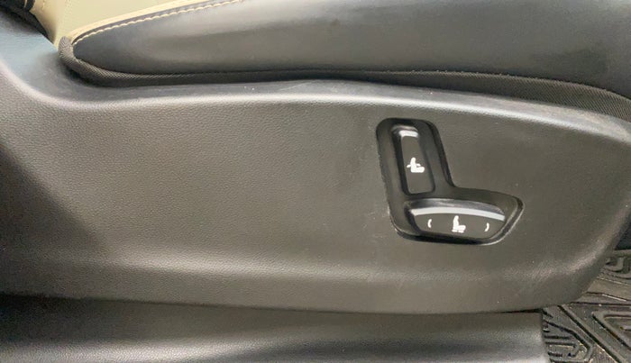 2022 MG HECTOR SHARP 1.5 PETROL CVT, Petrol, Automatic, 28,949 km, Driver Side Adjustment Panel