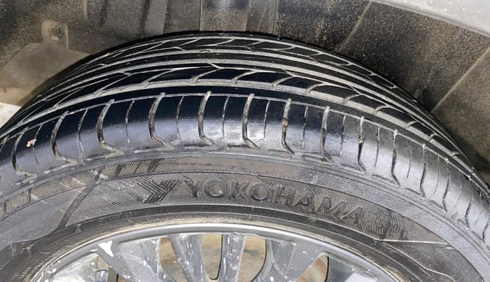 2019 Maruti Ertiga ZXI AT SHVS, Petrol, Automatic, 1,08,314 km, Right Rear Tyre Tread