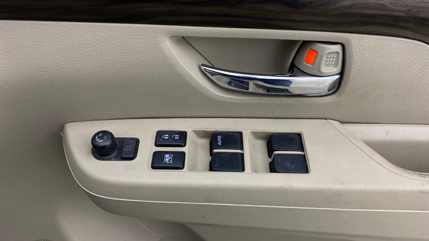 2019 Maruti Ertiga ZXI AT SHVS, Petrol, Automatic, 1,08,314 km, Driver Side Door Panels Control