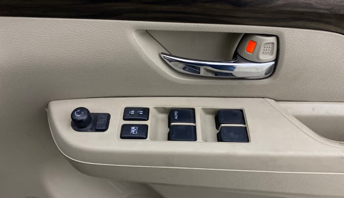 2019 Maruti Ertiga ZXI AT SHVS, Petrol, Automatic, 1,08,314 km, Driver Side Door Panels Control