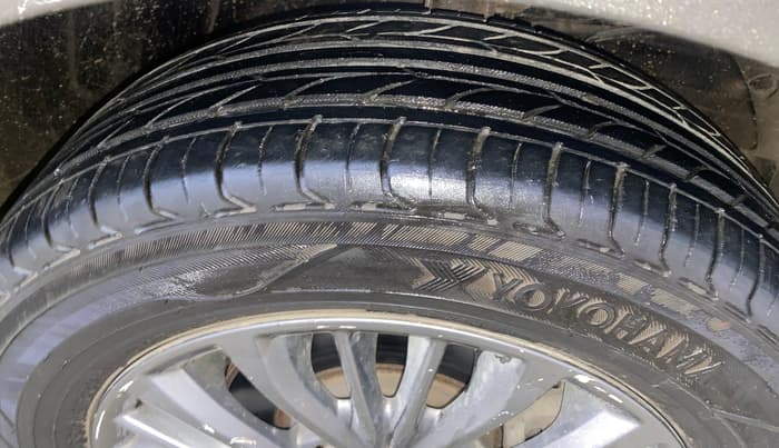 2019 Maruti Ertiga ZXI AT SHVS, Petrol, Automatic, 1,08,314 km, Right Front Tyre Tread