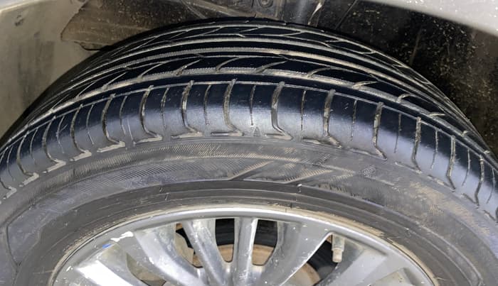 2019 Maruti Ertiga ZXI AT SHVS, Petrol, Automatic, 1,08,314 km, Left Front Tyre Tread