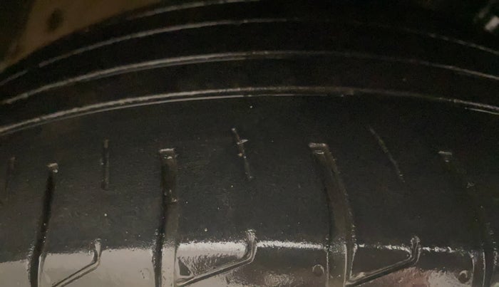 2021 KIA SELTOS HTX 1.5 PETROL, Petrol, Manual, 32,501 km, Right Front Tyre Tread