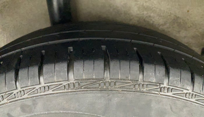 2012 Maruti Ritz LXI, Petrol, Manual, 1,21,307 km, Right Rear Tyre Tread