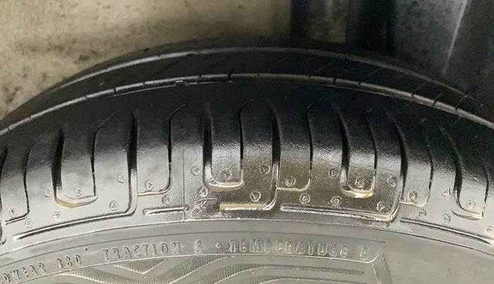 2012 Maruti Ritz LXI, Petrol, Manual, 1,21,307 km, Left Rear Tyre Tread