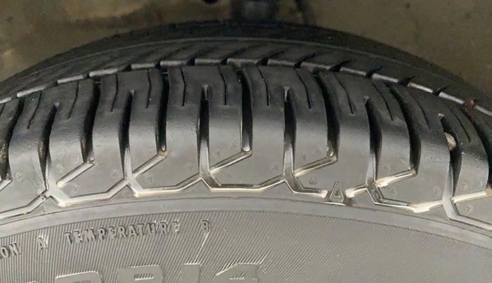 2012 Maruti Ritz LXI, Petrol, Manual, 1,21,307 km, Left Front Tyre Tread