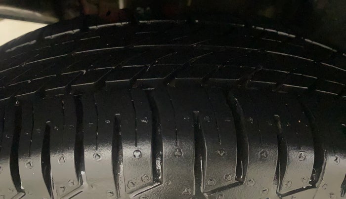 2020 Maruti Swift VXI AMT, Petrol, Automatic, 41,640 km, Right Rear Tyre Tread