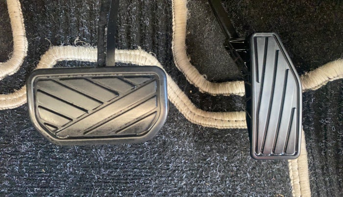 2020 Maruti Swift VXI AMT, Petrol, Automatic, 41,640 km, Pedals