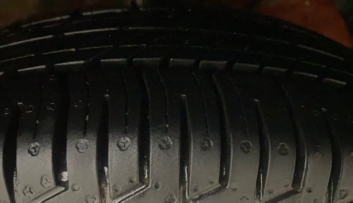 2020 Maruti Swift VXI AMT, Petrol, Automatic, 41,640 km, Right Front Tyre Tread