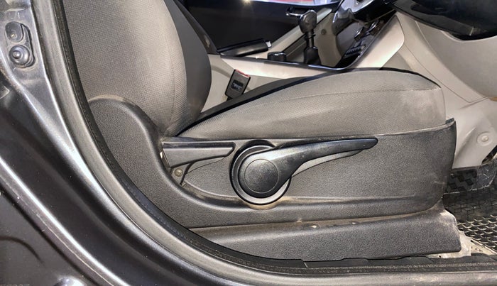 2018 Tata NEXON XZ PLUS PETROL, Petrol, Manual, 54,063 km, Driver Side Adjustment Panel