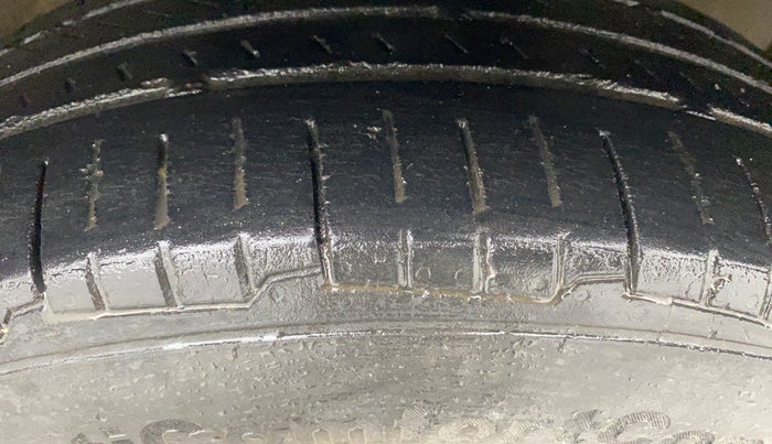 2015 Maruti Celerio VXI, Petrol, Manual, 1,03,178 km, Right Front Tyre Tread