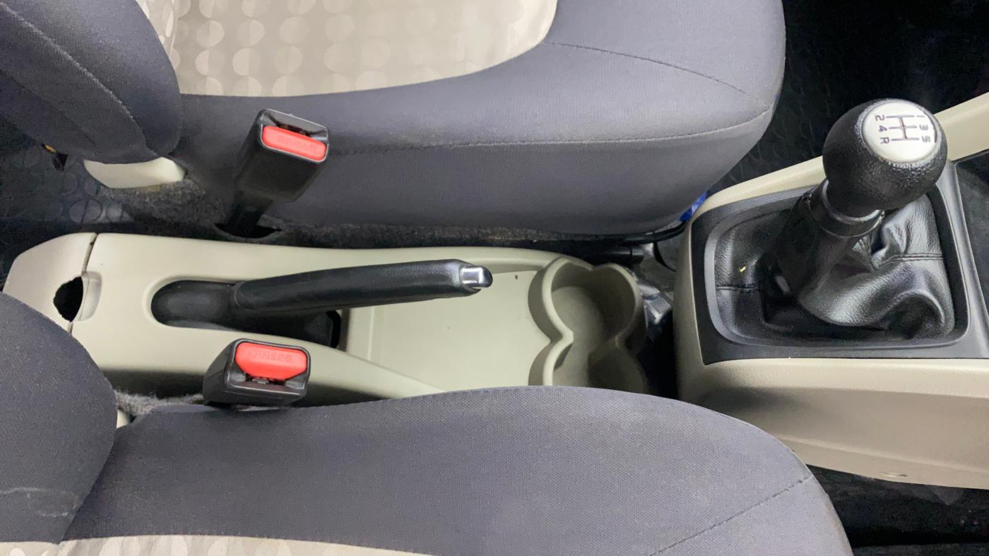 2015 Maruti Celerio VXI, Petrol, Manual, 1,03,178 km, Gear Lever