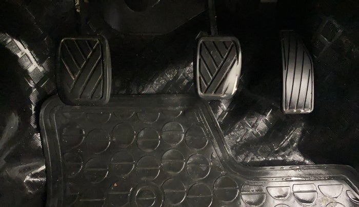 2015 Maruti Celerio VXI, Petrol, Manual, 1,03,178 km, Pedals