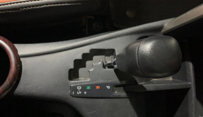 2022 Toyota Innova Crysta 2.7 GX AT 7 STR, Petrol, Automatic, 37,081 km, Gear Lever