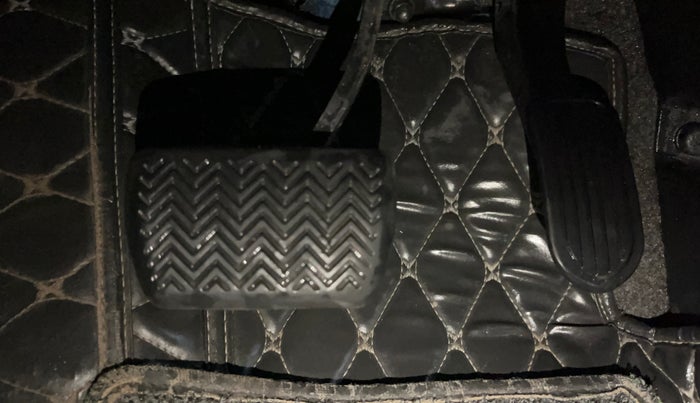 2022 Toyota Innova Crysta 2.7 GX AT 7 STR, Petrol, Automatic, 37,081 km, Pedals