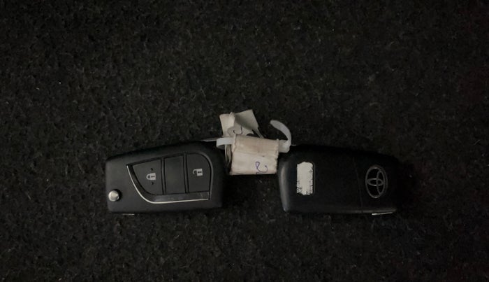 2022 Toyota Innova Crysta 2.7 GX AT 7 STR, Petrol, Automatic, 37,081 km, Key Close Up