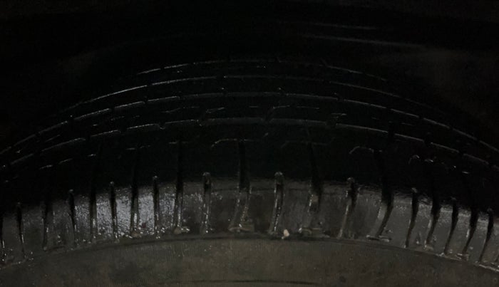 2022 Toyota Innova Crysta 2.7 GX AT 7 STR, Petrol, Automatic, 37,081 km, Right Rear Tyre Tread