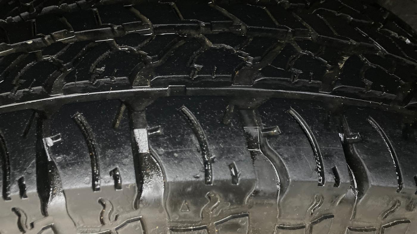 2022 Mahindra Thar LX  P 4WD AT CONVERTIBLE, Petrol, Automatic, 13,322 km, Right Rear Tyre Tread