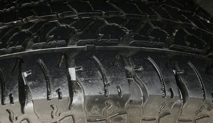 2022 Mahindra Thar LX  P 4WD AT CONVERTIBLE, Petrol, Automatic, 13,322 km, Right Rear Tyre Tread