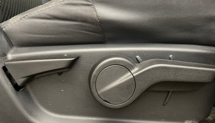 2022 Mahindra Thar LX  P 4WD AT CONVERTIBLE, Petrol, Automatic, 13,322 km, Driver Side Adjustment Panel