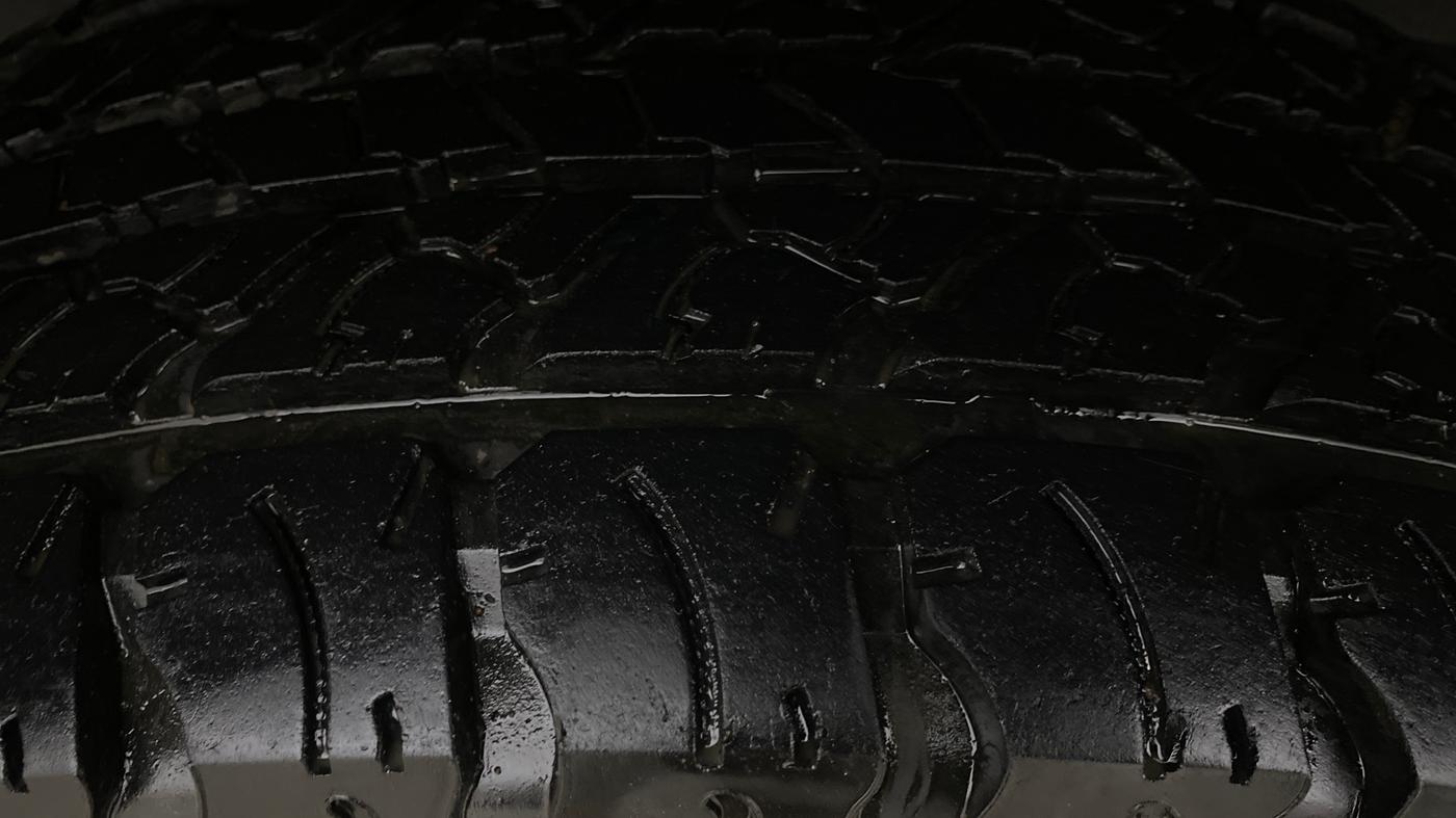 2022 Mahindra Thar LX  P 4WD AT CONVERTIBLE, Petrol, Automatic, 13,322 km, Left Rear Tyre Tread