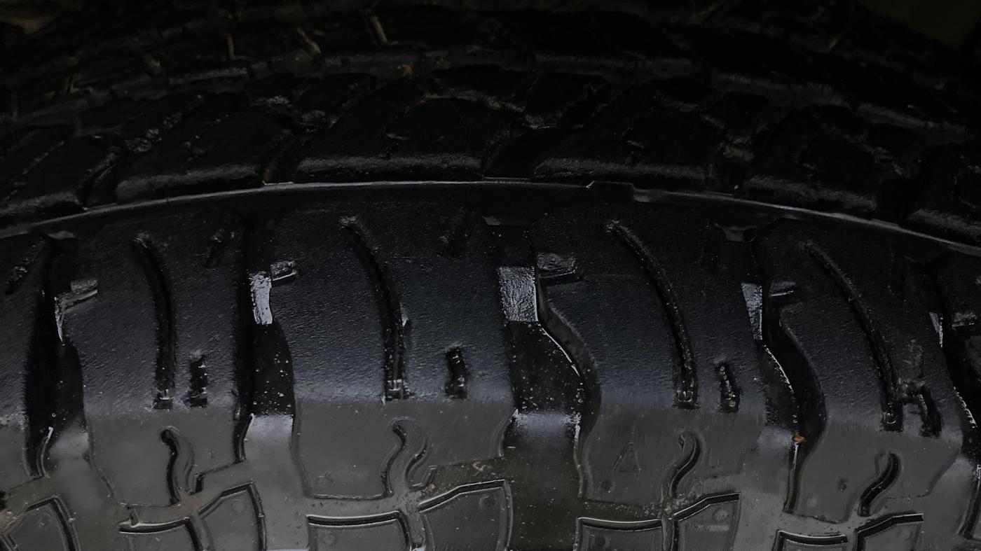 2022 Mahindra Thar LX  P 4WD AT CONVERTIBLE, Petrol, Automatic, 13,322 km, Left Front Tyre Tread