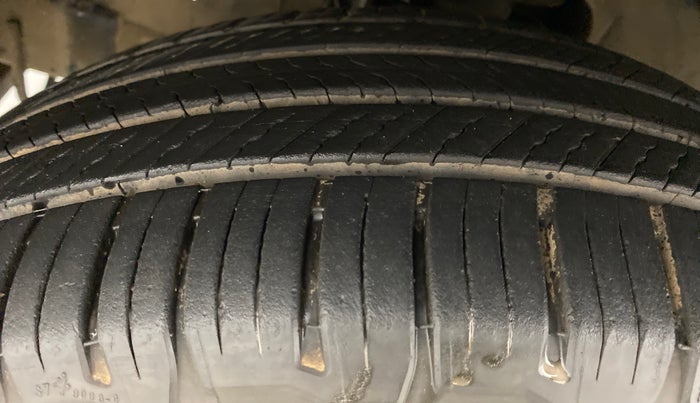 2014 Mahindra Scorpio S10, Diesel, Manual, 52,627 km, Left Front Tyre Tread
