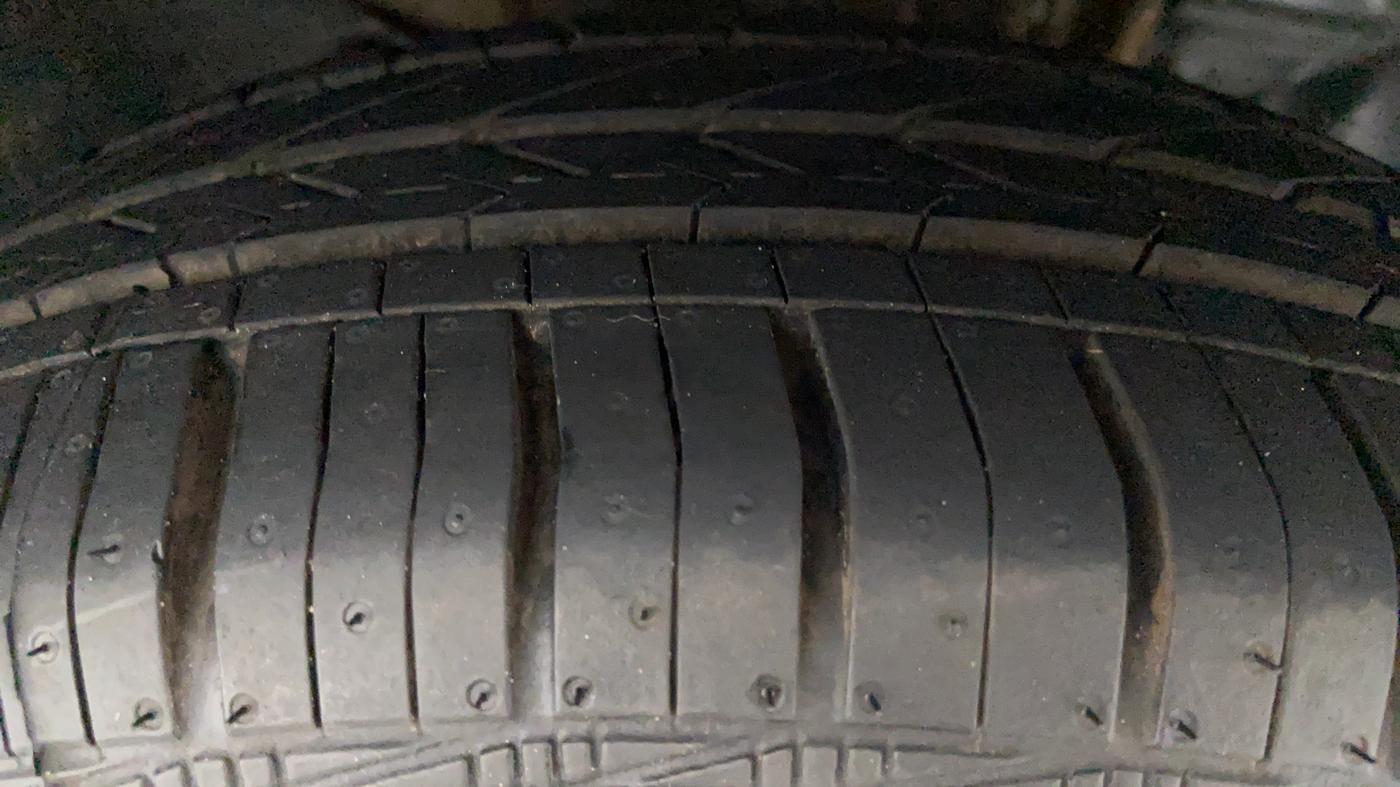 2016 Tata Tiago XT 1.2 REVOTRON, Petrol, Manual, 1,26,689 km, Right Front Tyre Tread