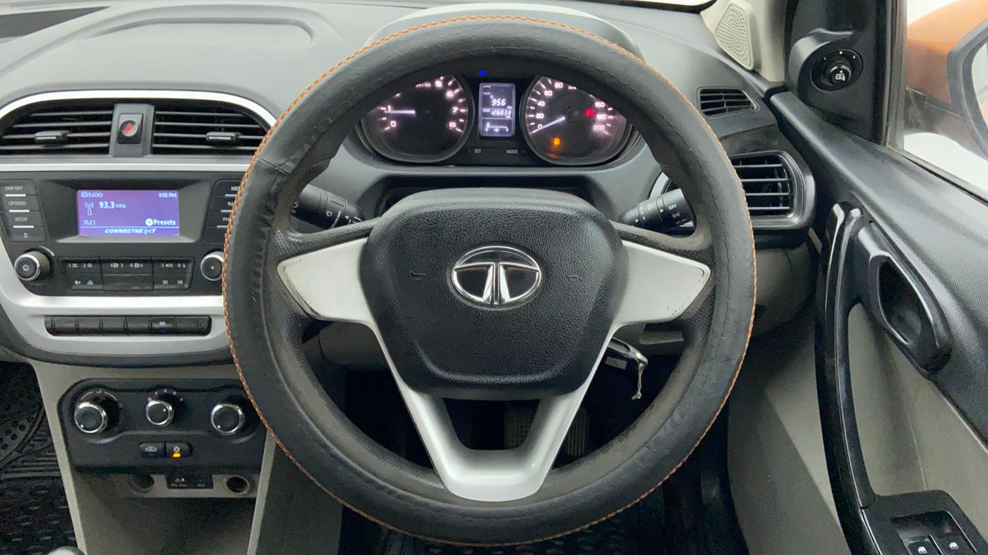 2016 Tata Tiago XT 1.2 REVOTRON, Petrol, Manual, 1,26,689 km, Steering wheel closeup