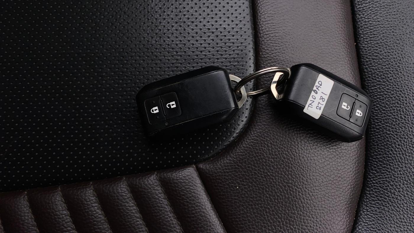 2023 Maruti Grand Vitara DELTA SMART HYBRID, Petrol, Manual, 39,351 km, Key Close Up