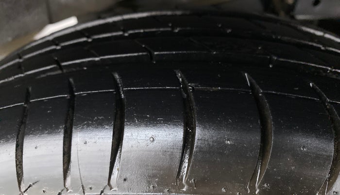 2010 Hyundai Santro Xing GLS, Petrol, Manual, 39,291 km, Left Rear Tyre Tread