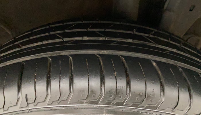 2023 Hyundai NEW I20 ASTA (O) 1.2 MT, Petrol, Manual, 3,928 km, Left Rear Tyre Tread
