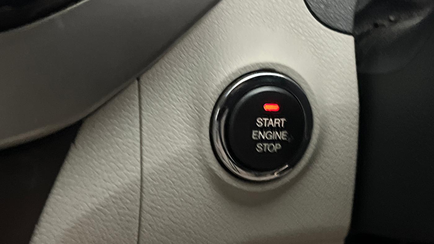 2020 Mahindra XUV300 W8 1.2 PETROL, Petrol, Manual, 79,309 km, Keyless Start/ Stop Button
